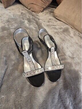 New york transit Black Rhinestone T-Strap Flat Sandals 9.5